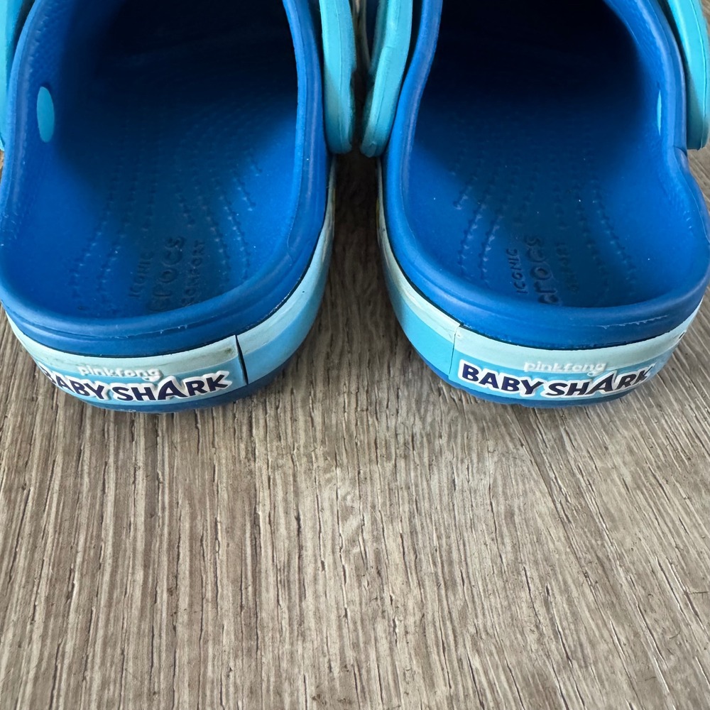 Crocs Fun Lab Baby Shark Clogs Toddler Size C7 Blue Toddler Water Beach Summer - Picture 7 of 8